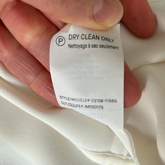 VINCE Elegant split back blouse. - Picture 6 of 6